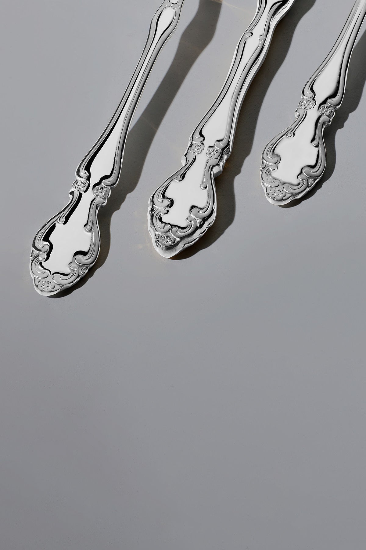 Adriana Sade 12 Person 72 Piece Boxed Cutlery Set