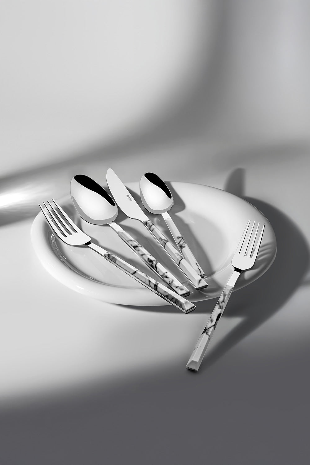 Flora Beyaz 6 Kişilik Desenli 30 Parça Kutulu Çatal Kaşık Bıçak Takımı