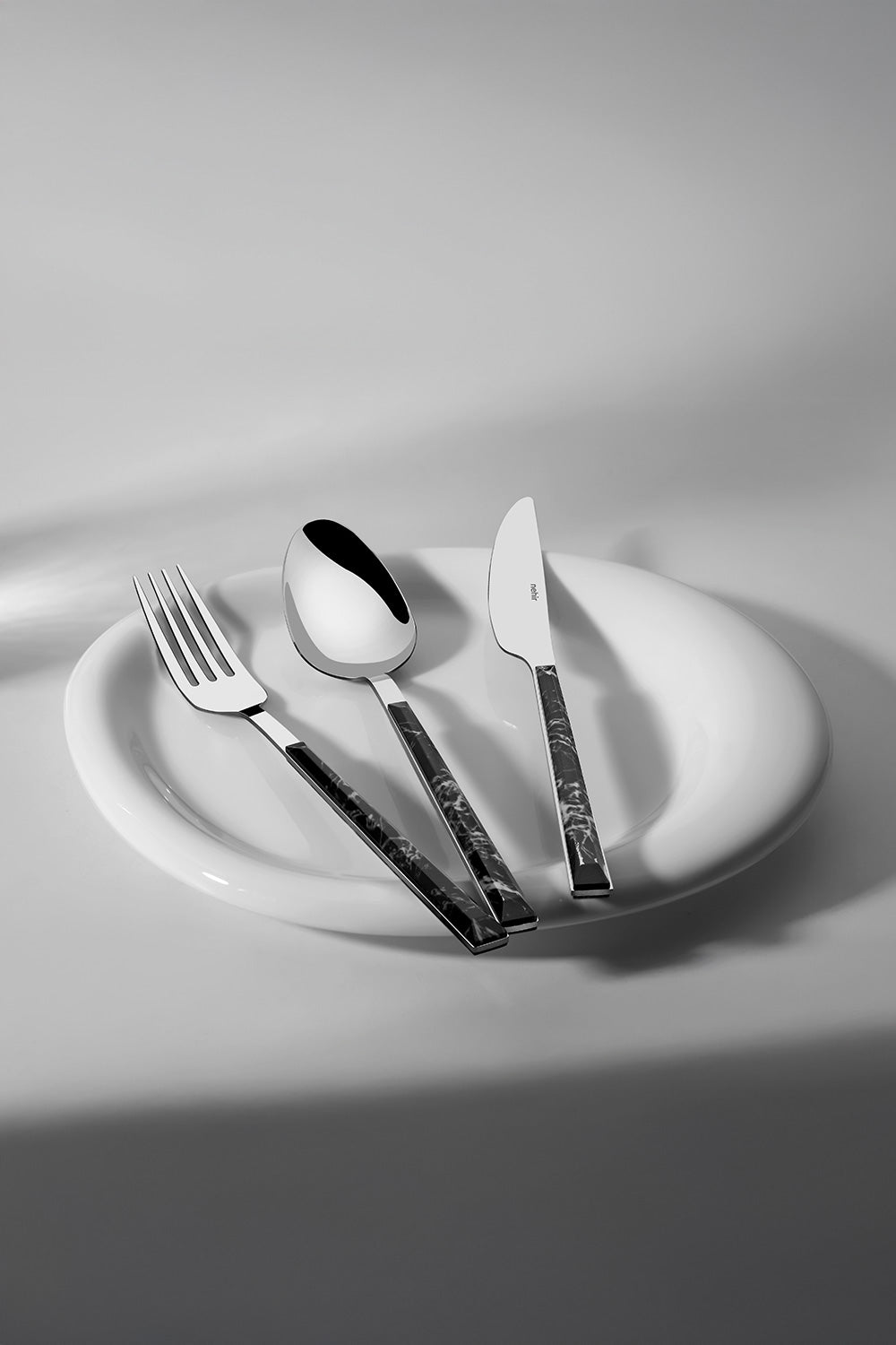 Tulip Siyah 6 Kişilik Mermer Desenli 18 Parça Kutulu Çatal Kaşık Bıçak Takımı