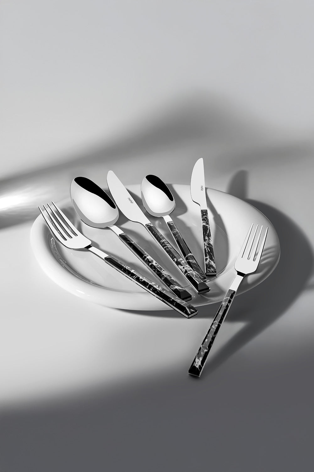 Tulip Siyah 6 Kişilik Mermer Desenli 36 Parça Kutulu Çatal Kaşık Bıçak Takımı